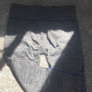 Crop gray leggings